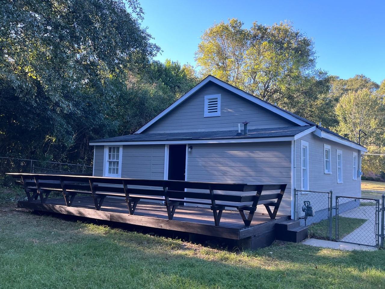 4414 Forrest Rd - Photo 3 of 15