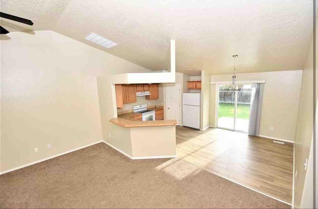 3341 N Maplestone Ave - Photo 5 of 24