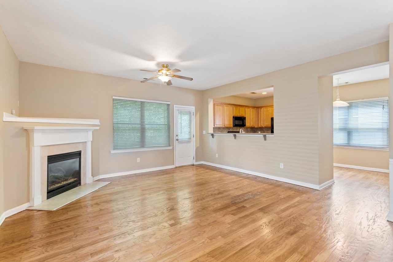 924 Silver Lake Dr - Photo 4 of 30