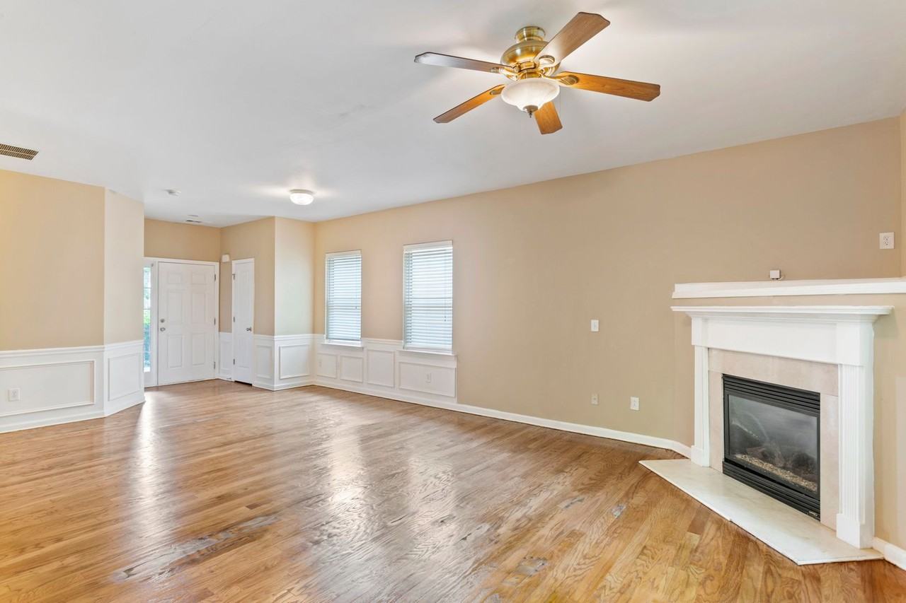 924 Silver Lake Dr - Photo 5 of 30