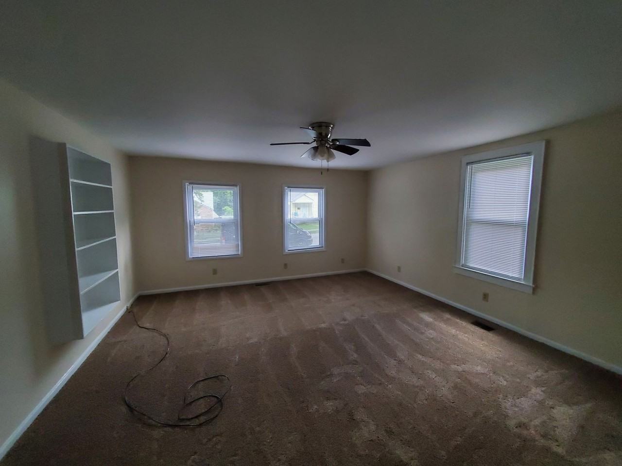 1717 Grove St - Photo 4 of 12