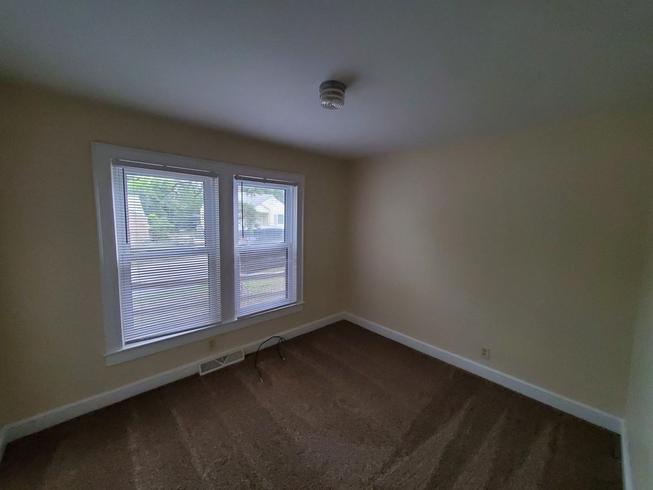 1717 Grove St - Photo 5 of 12