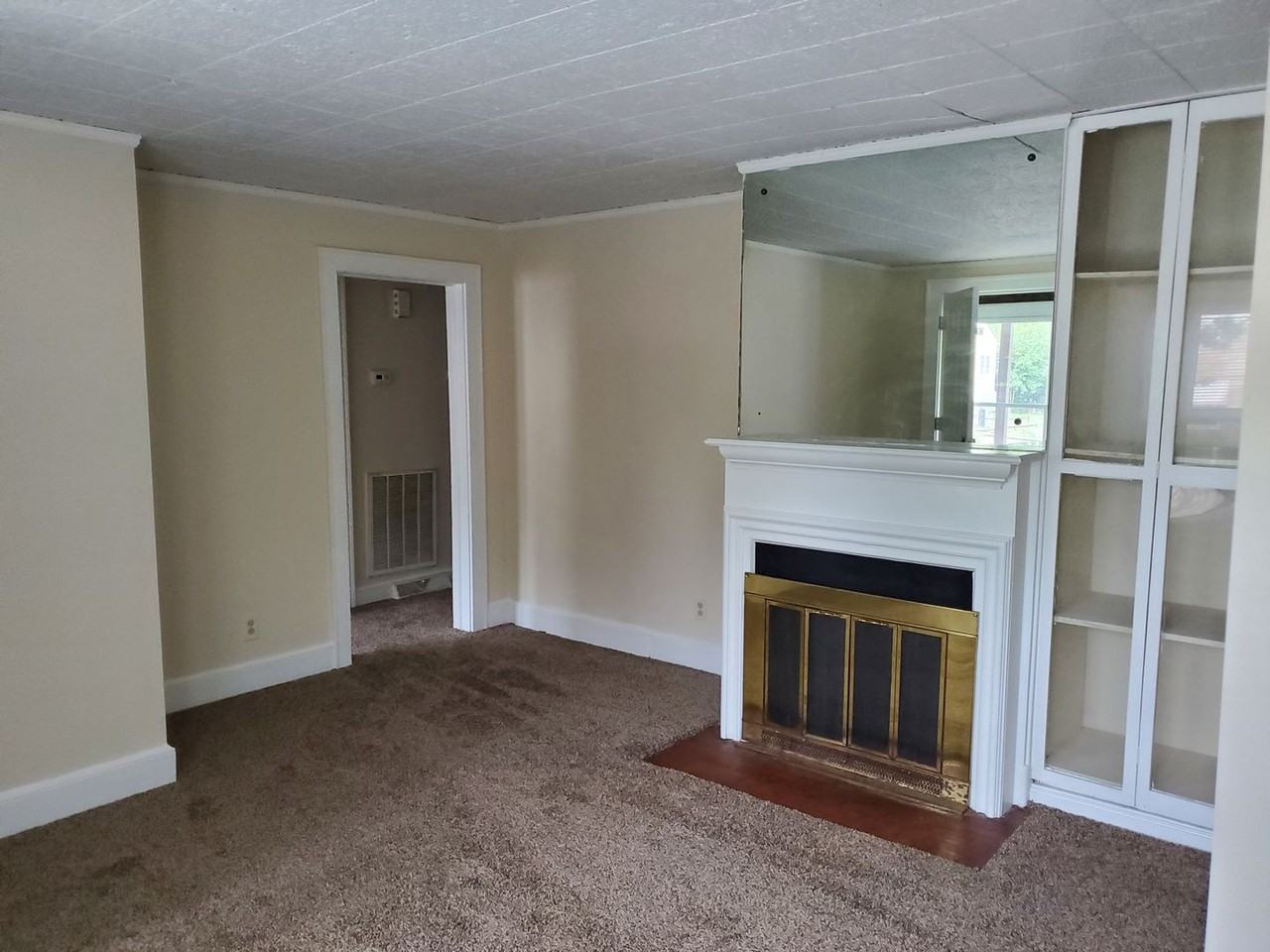 1717 Grove St - Photo 7 of 12