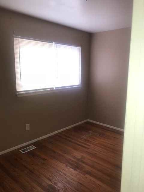 22030 Cushing Ave - Photo 5 of 9