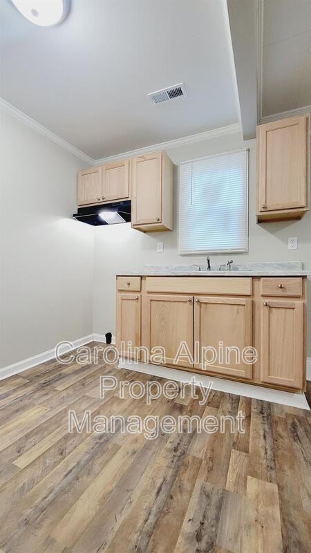 1029 Caldwell St - Photo 3 of 10