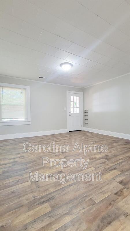 1029 Caldwell St - Photo 5 of 10