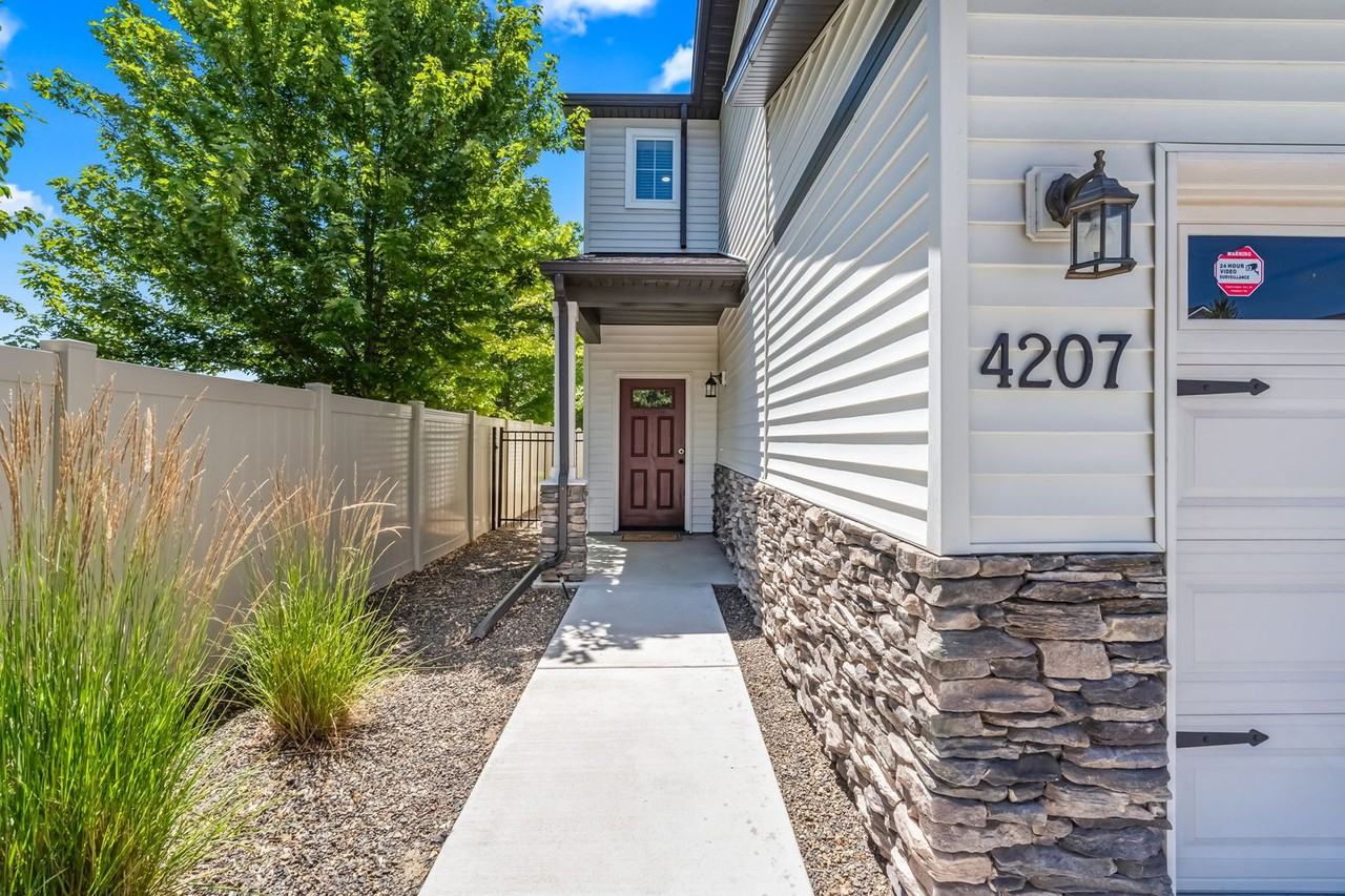 4207 E Esperanto St - Photo 2 of 19