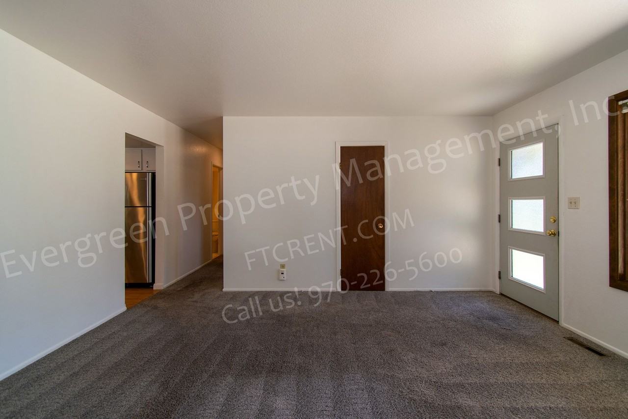 2420 Poplar Dr - Photo 7 of 34