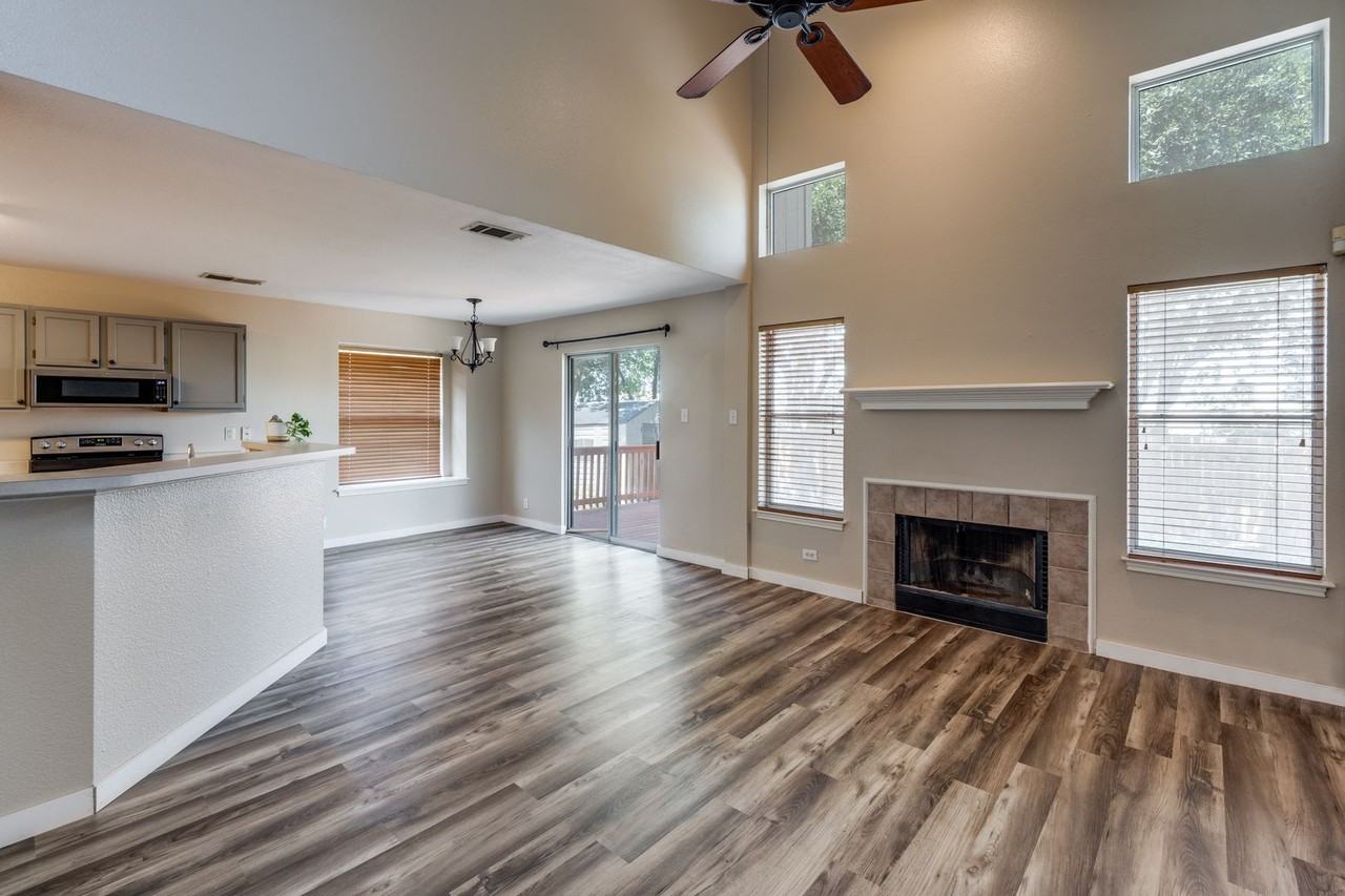 8903 Gill Brg - Photo 2 of 12