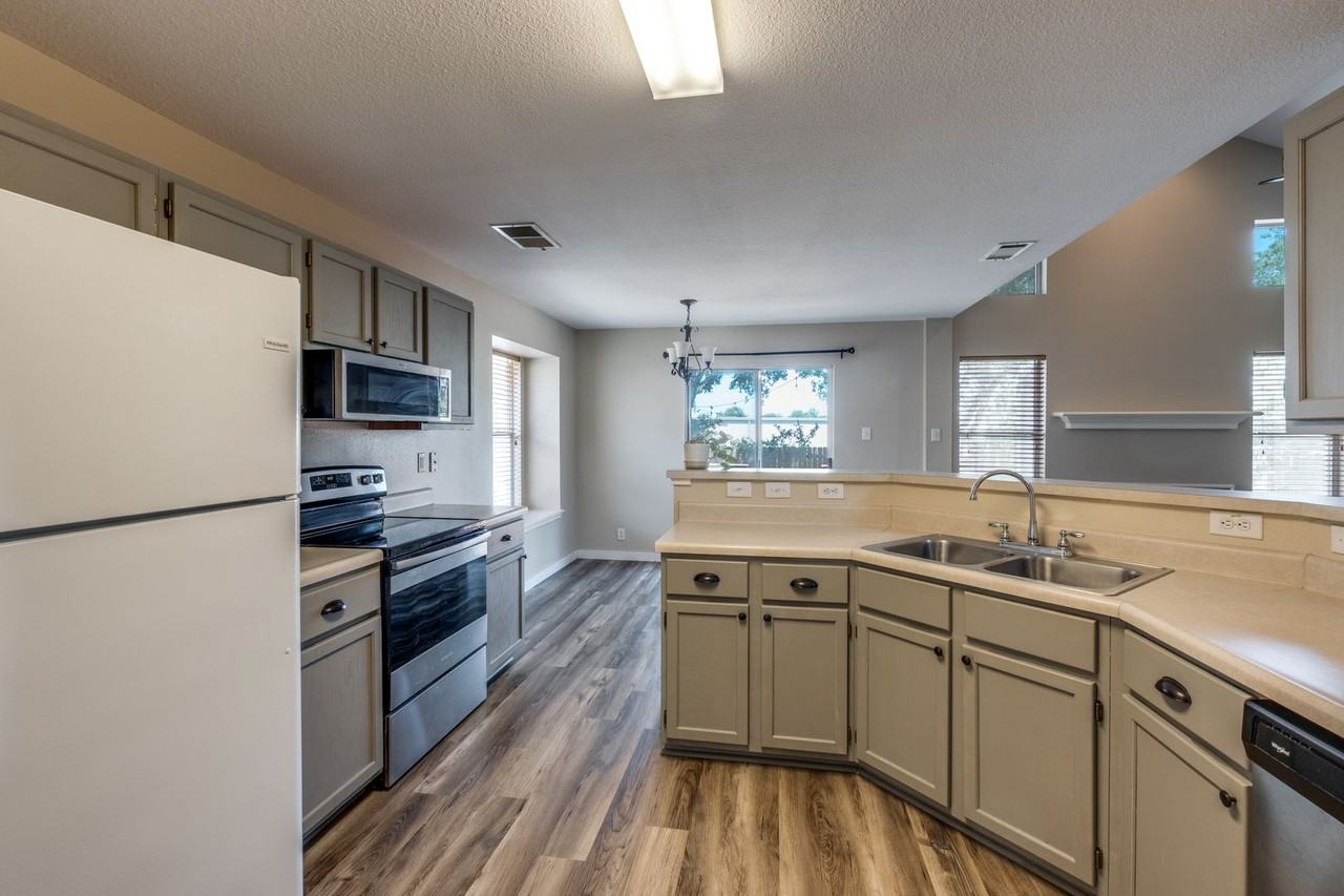 8903 Gill Brg - Photo 3 of 12