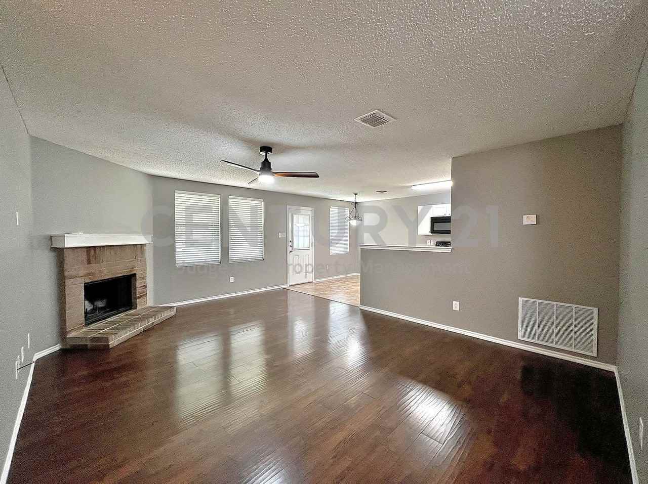1412 Anna Lea Ln - Photo 3 of 15