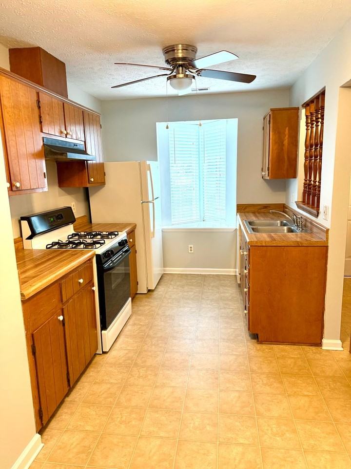 203 Rosebrooks Dr - Photo 4 of 10