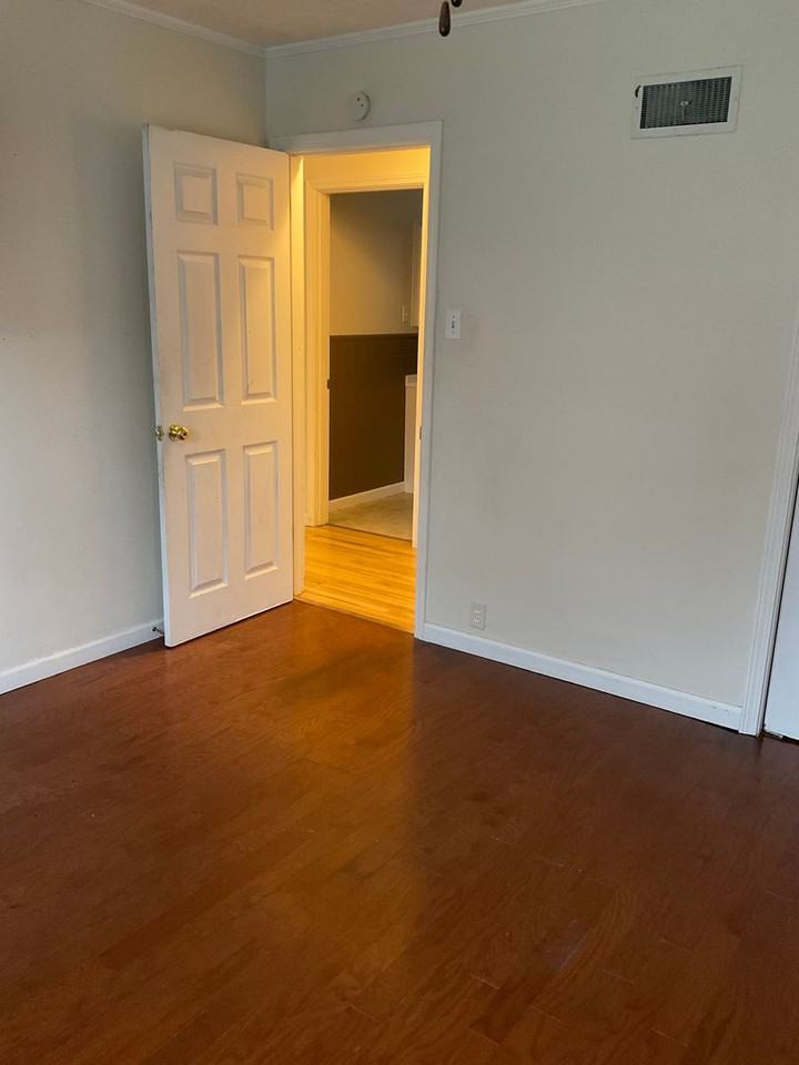 506 E Jefferson St - Photo 4 of 14