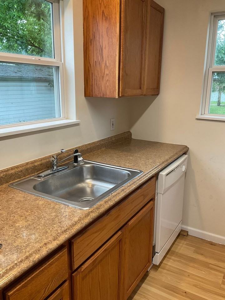 506 E Jefferson St - Photo 7 of 14
