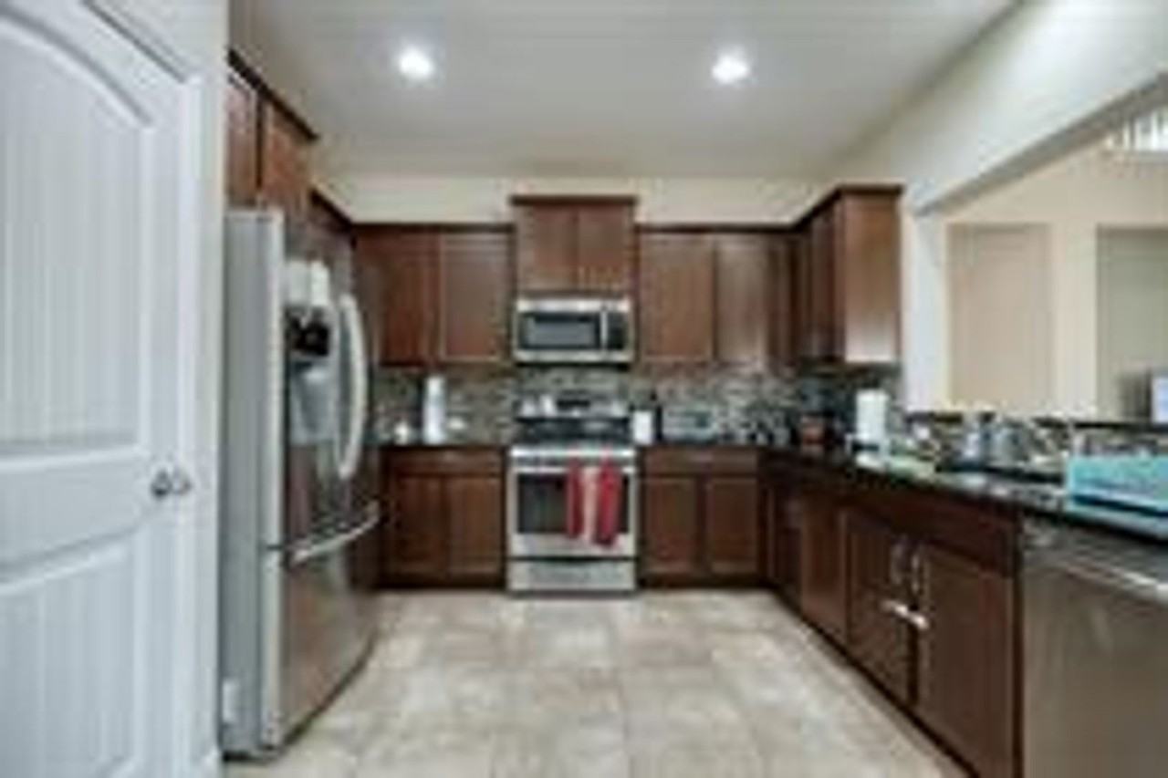 413 Alsatian Ln - Photo 3 of 9