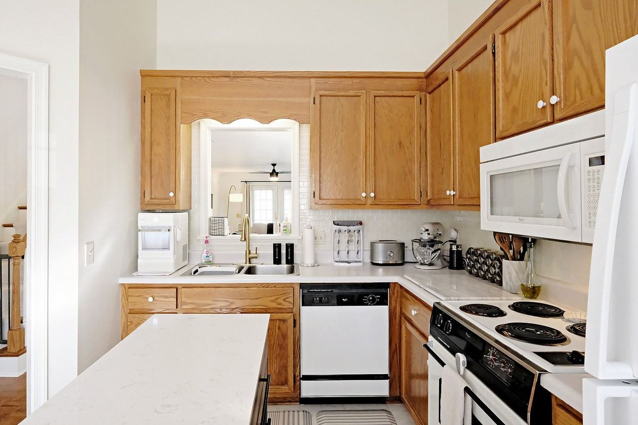 3284 Gateway Cir - Photo 5 of 27