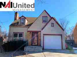 featured image of 2814 Summit St