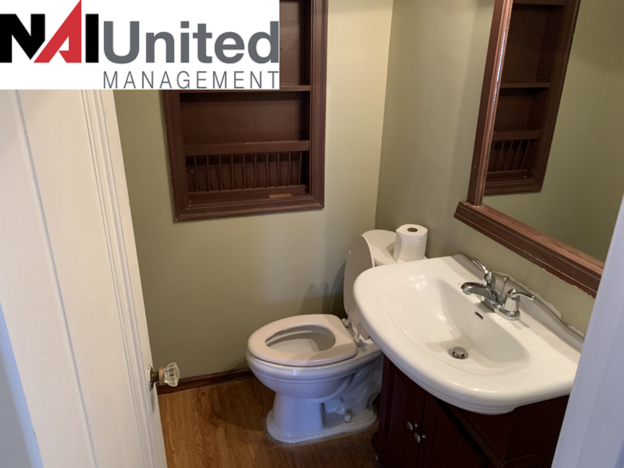 2814 Summit St - Photo 5 of 11