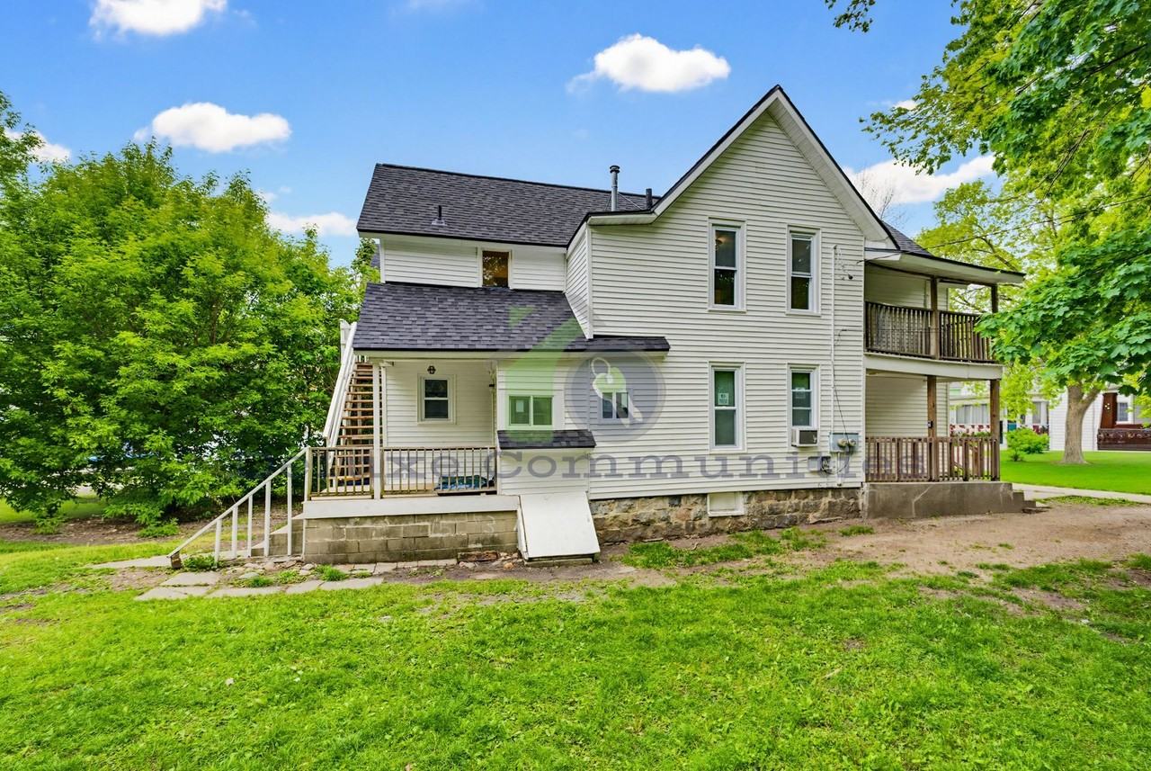833 McReynolds Ave NW - Photo 3 of 4