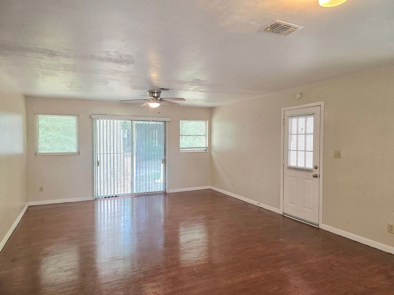 6016 Sewell St #A - Photo 4 of 18