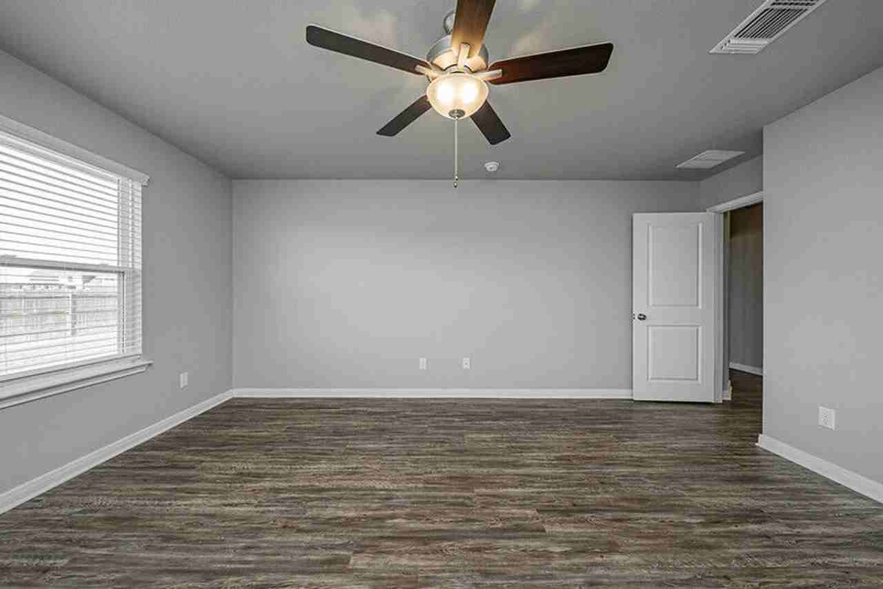 1362 Kingsgate Dr - Photo 3 of 25