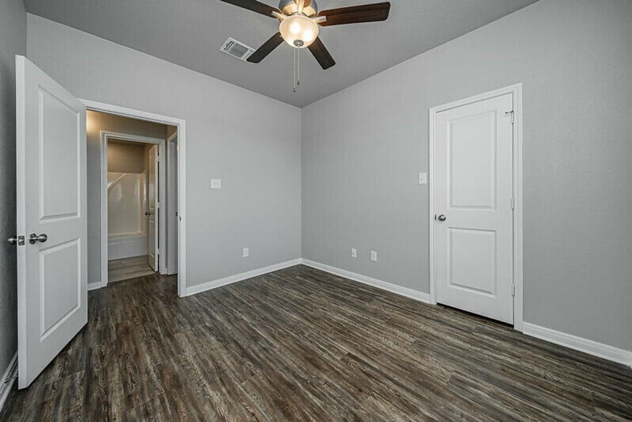 1362 Kingsgate Dr - Photo 4 of 25