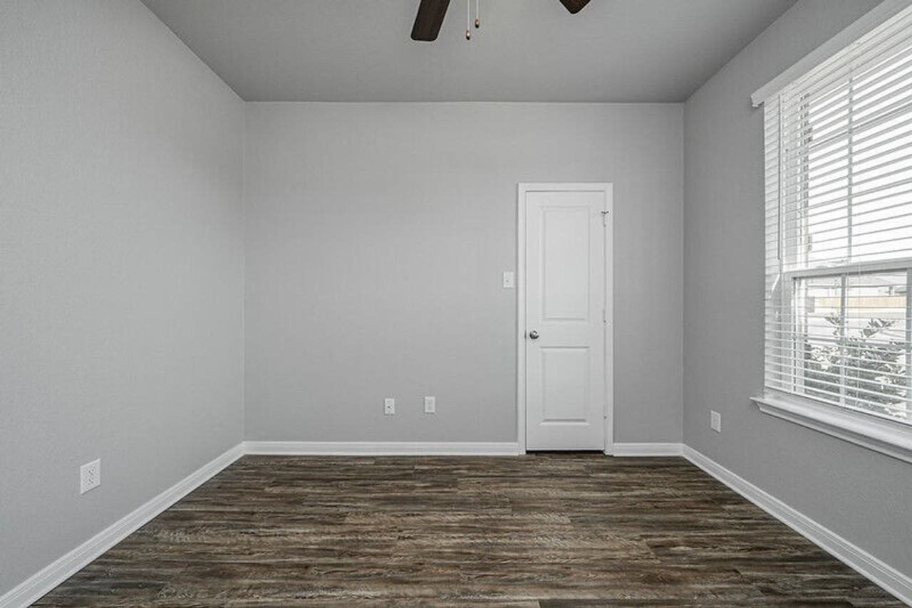 1362 Kingsgate Dr - Photo 5 of 25
