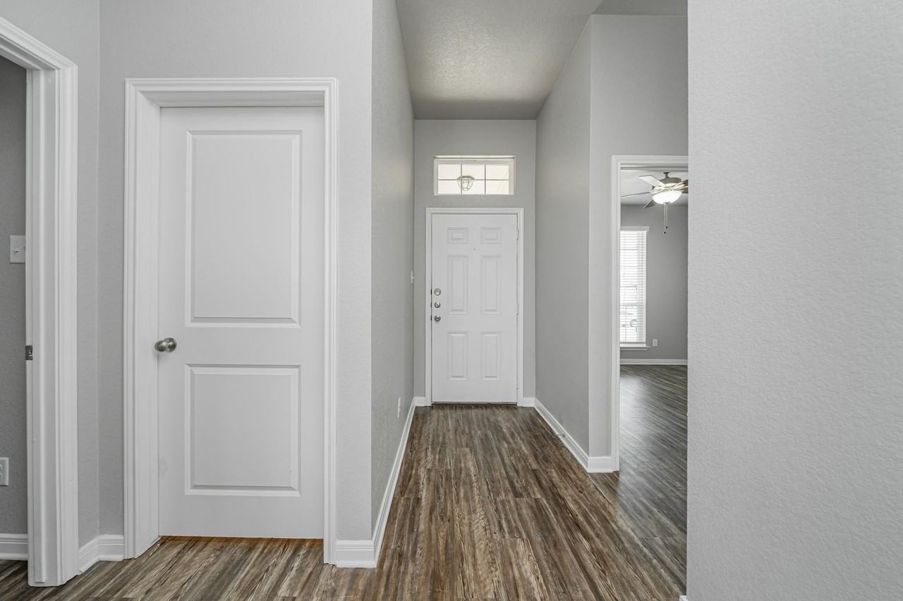 614 Hollyhock Dr - Photo 2 of 50