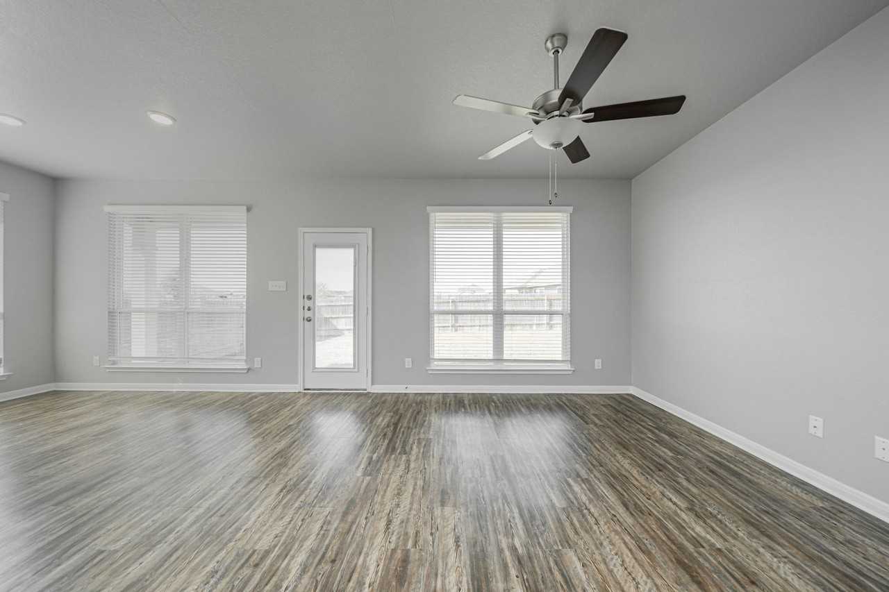 614 Hollyhock Dr - Photo 5 of 50