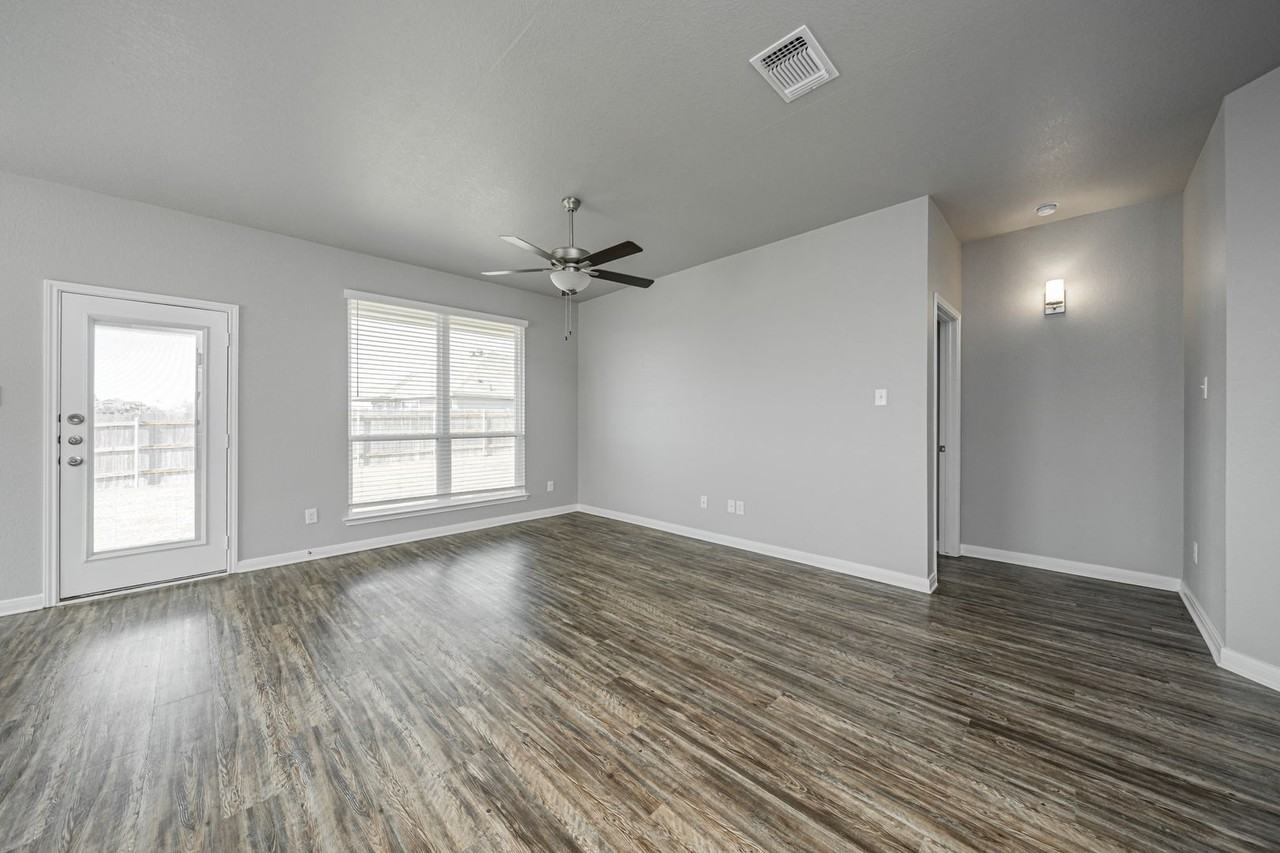 614 Hollyhock Dr - Photo 7 of 50
