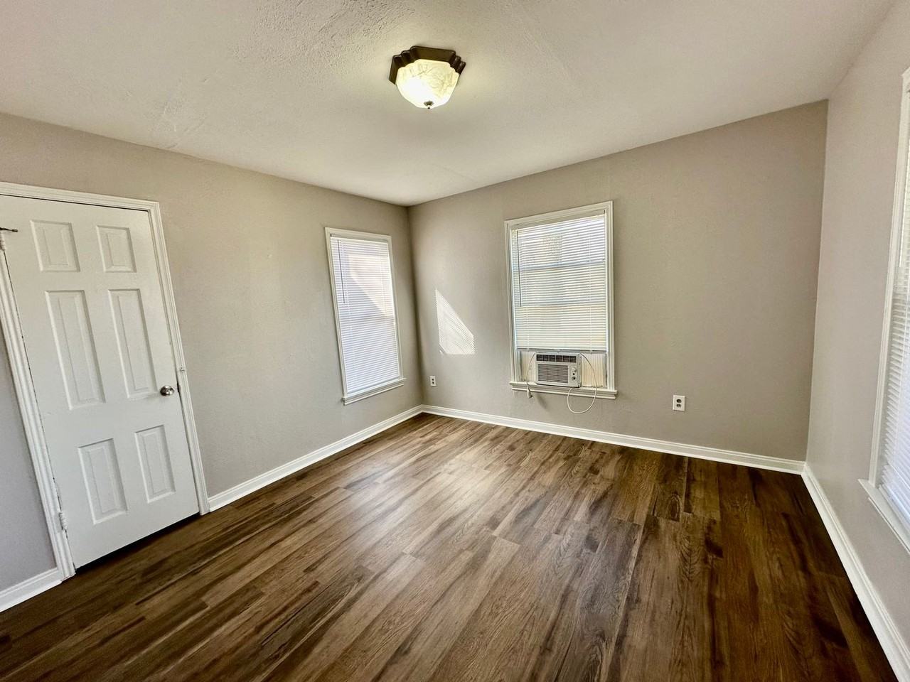 2712 Mitchell Ave - Photo 4 of 12
