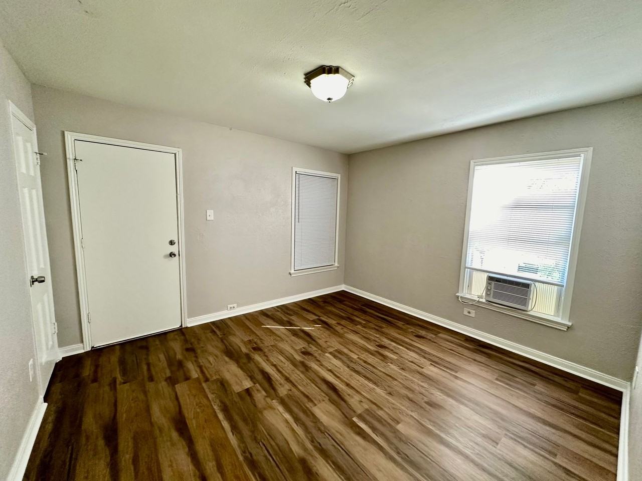 2712 Mitchell Ave - Photo 5 of 12