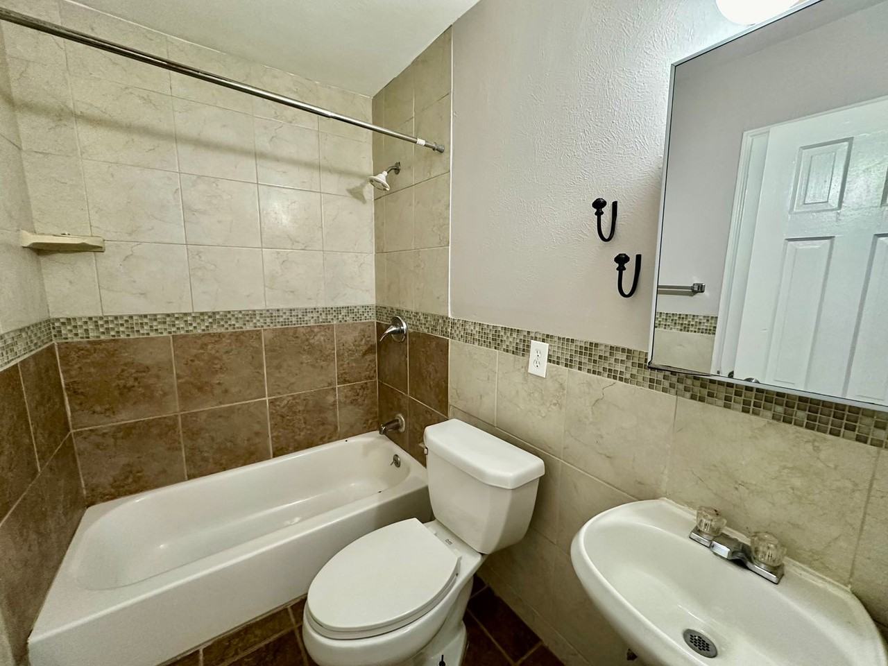 2712 Mitchell Ave - Photo 6 of 12