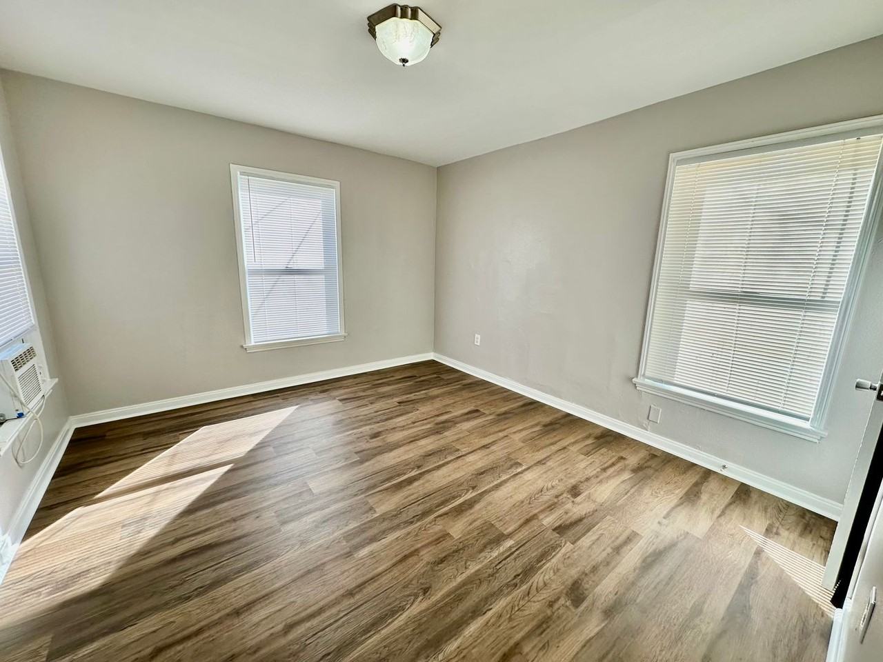2712 Mitchell Ave - Photo 7 of 12