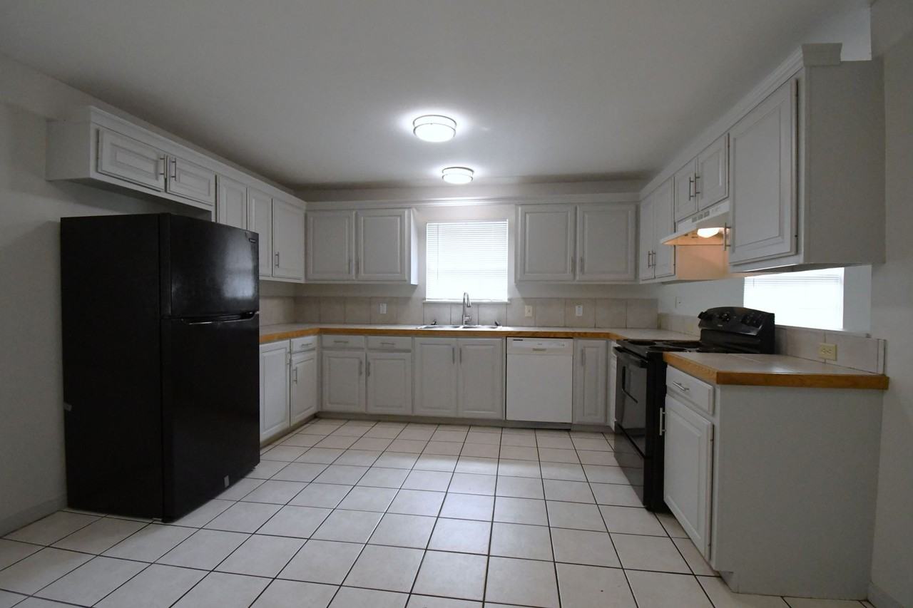2302 Walton Rd - Photo 7 of 27