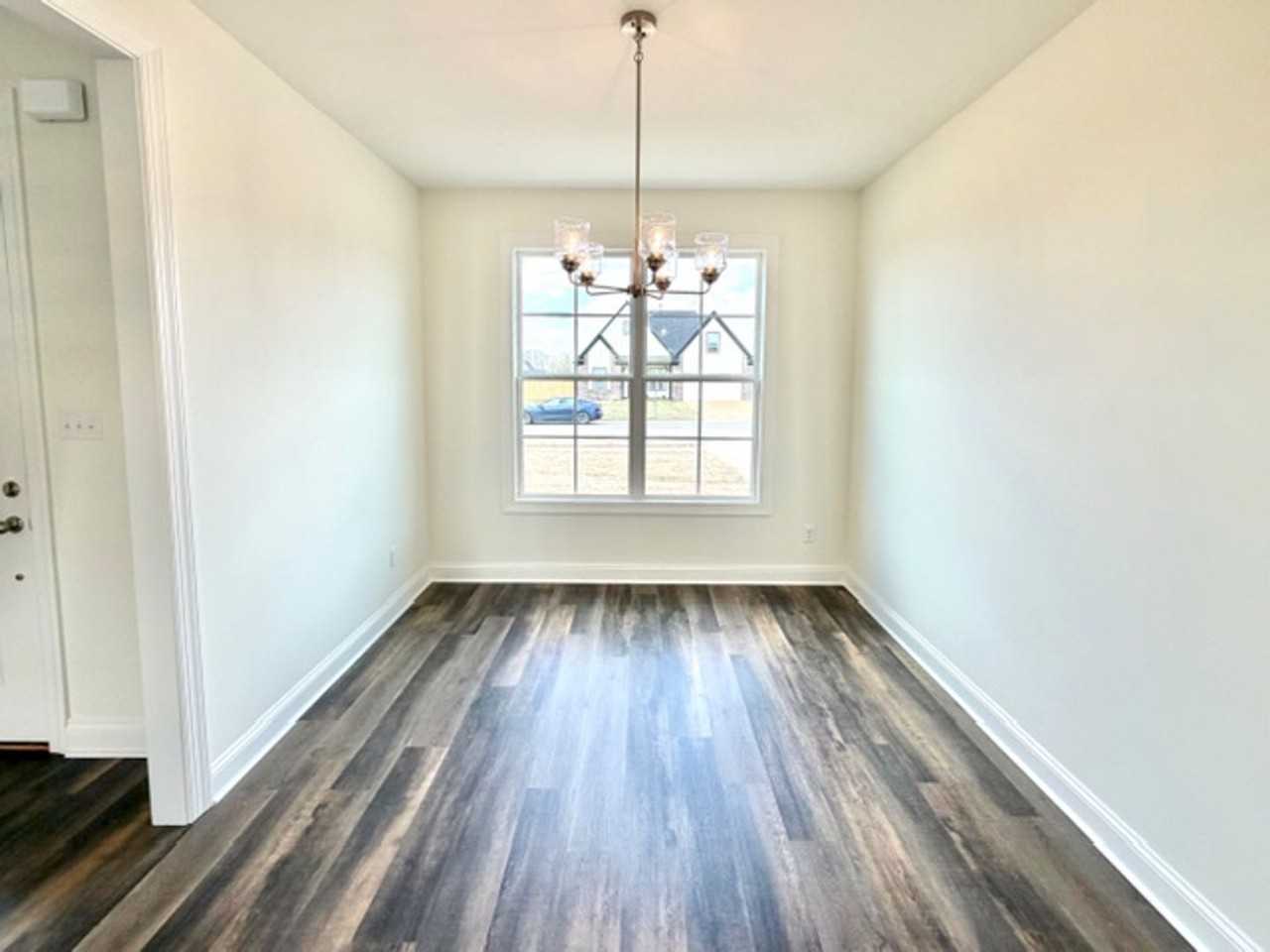 25 Hughetta St N - Photo 4 of 12