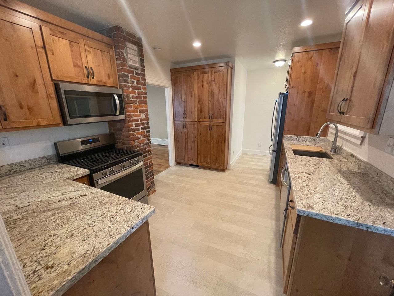 1318 Salem St - Photo 4 of 19