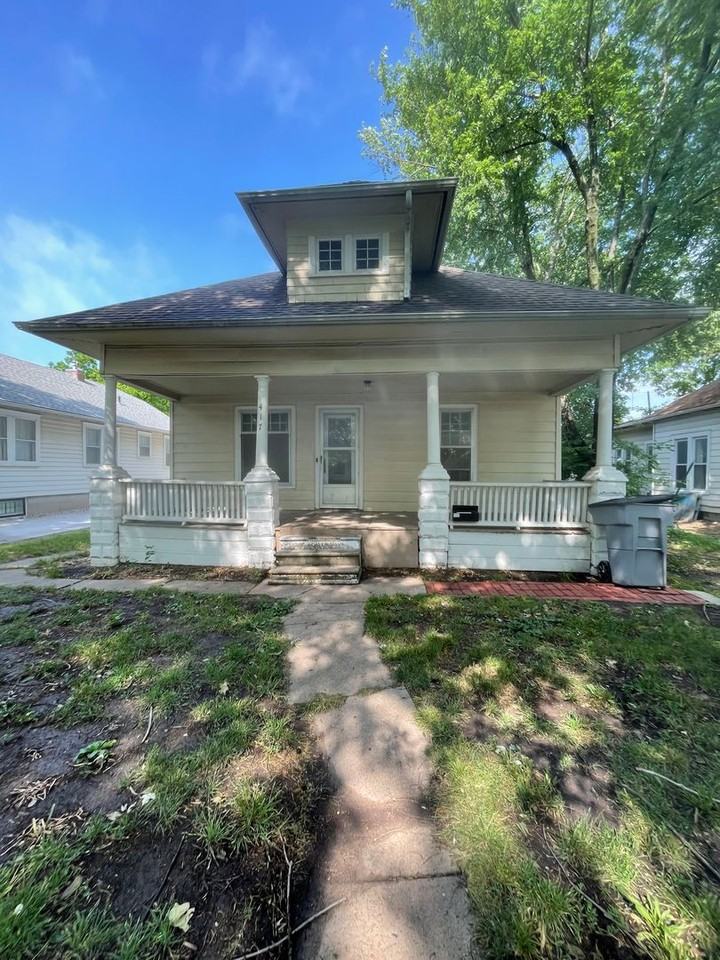 417 Constitution St