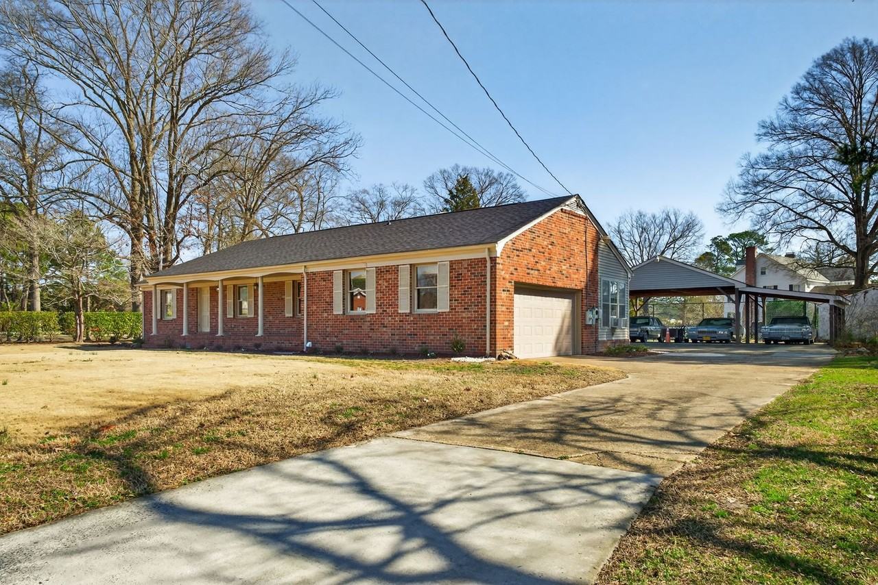 2305 Lakewood Ln - Photo 3 of 34