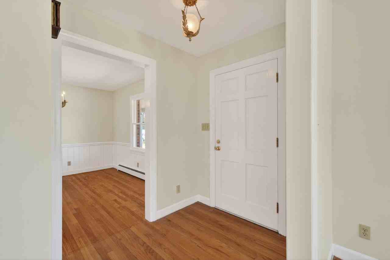 2305 Lakewood Ln - Photo 5 of 34