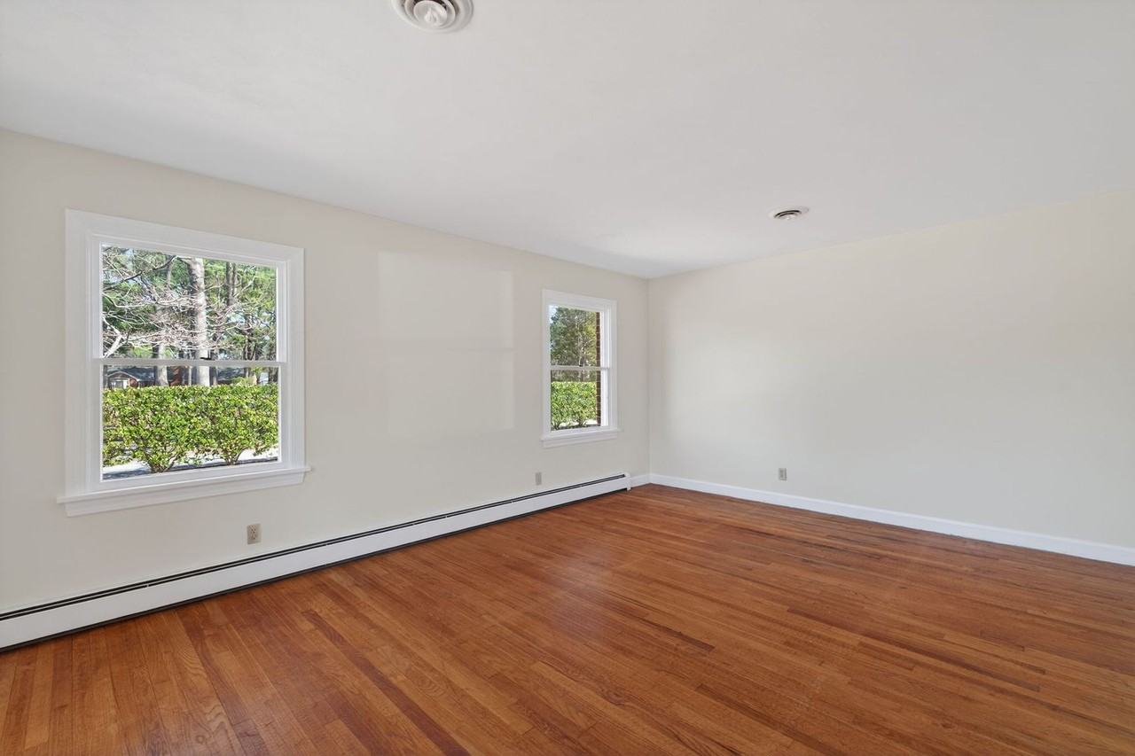 2305 Lakewood Ln - Photo 6 of 34