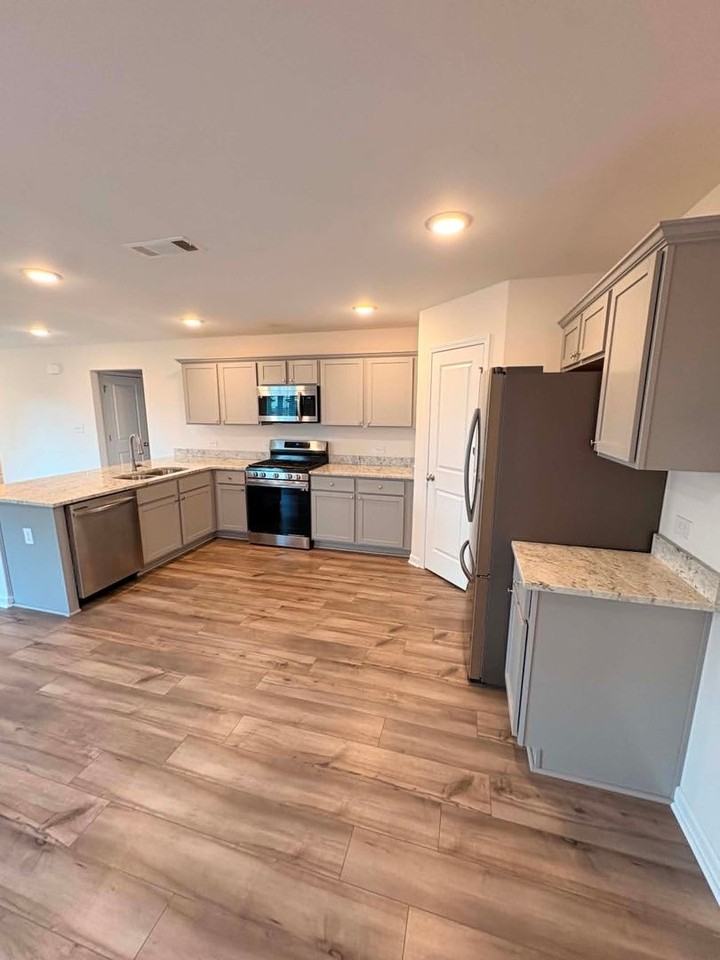 305 Lantana Ct - Photo 4 of 19