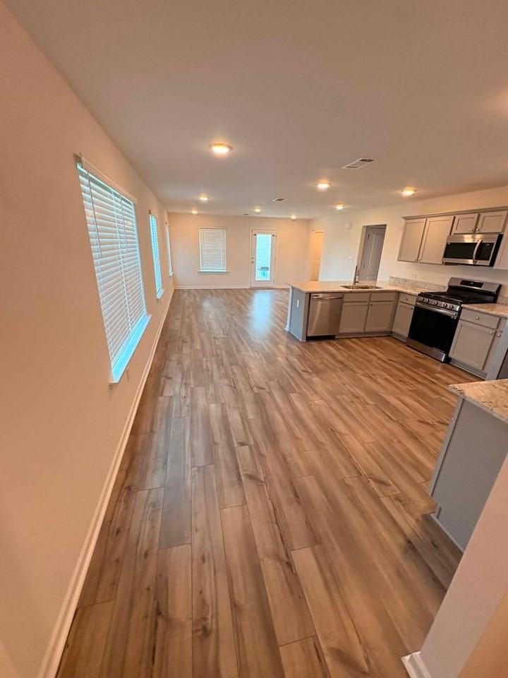 305 Lantana Ct - Photo 5 of 19