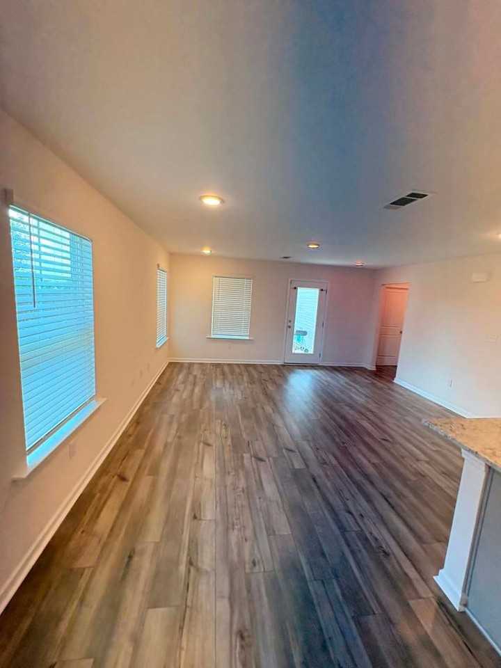 305 Lantana Ct - Photo 6 of 19