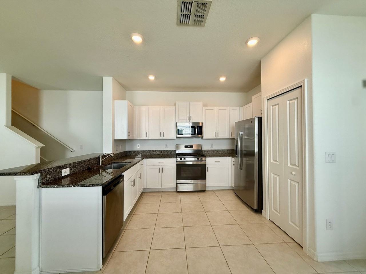 8335 Birch Haven Ln - Photo 7 of 22