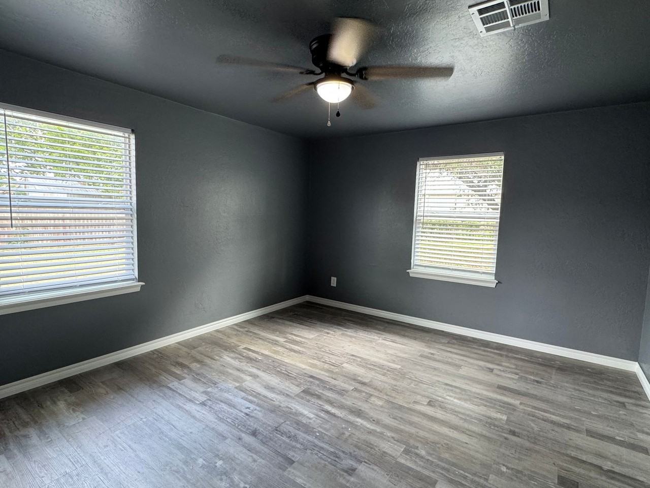 406 W G Ave - Photo 5 of 10