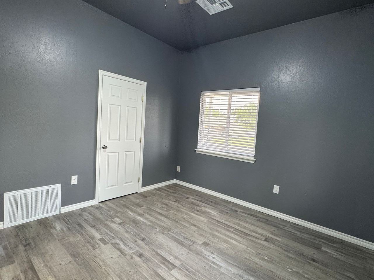 406 W G Ave - Photo 7 of 10
