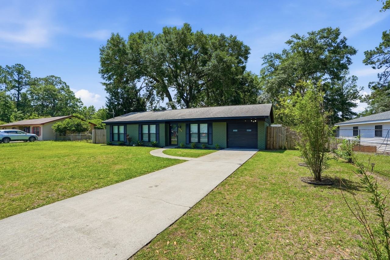 703 Pineview Ct - Photo 3 of 32