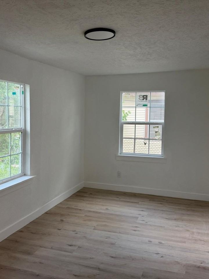 1629 Demaree Ln - Photo 6 of 8