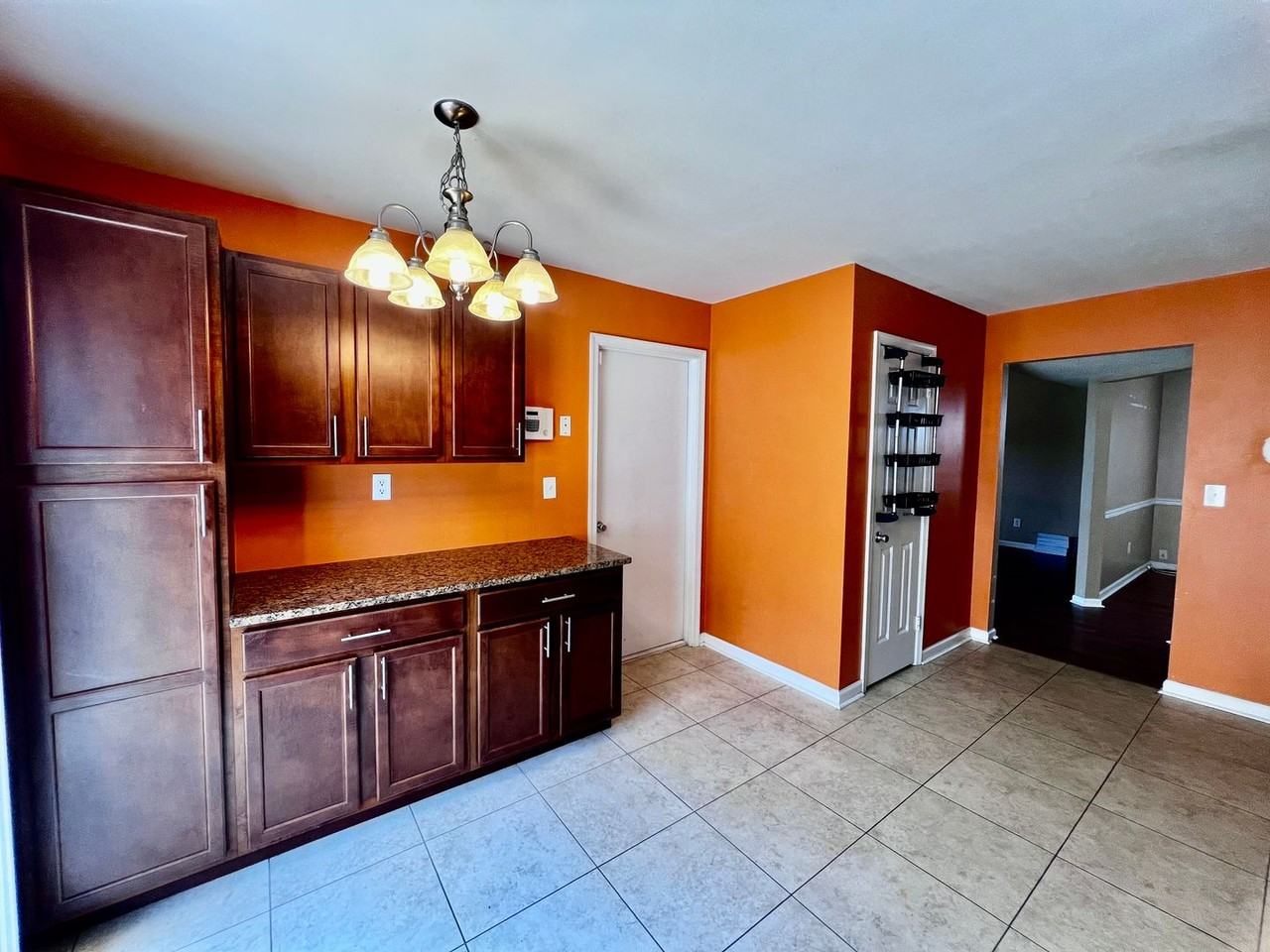 1912 Bethesda Ct - Photo 5 of 23